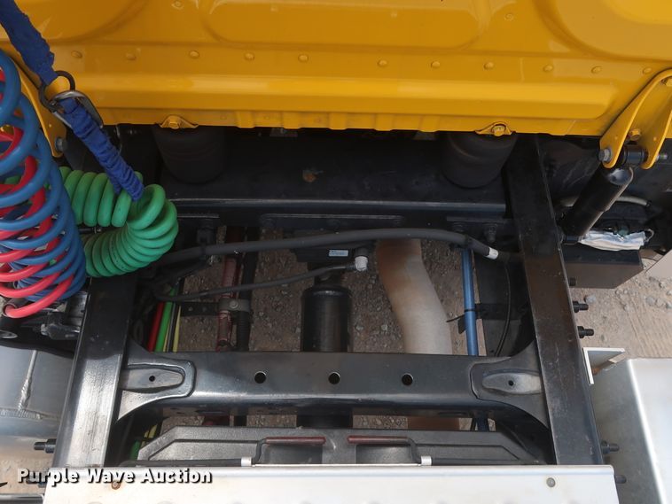 image for item HA9114 2017 Freightliner Cascadia 125  semi truck