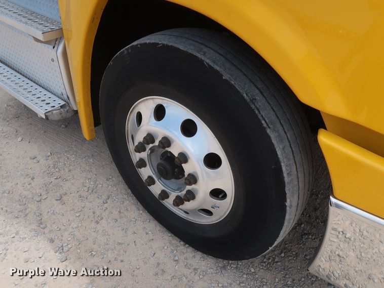 image for item HA9114 2017 Freightliner Cascadia 125  semi truck