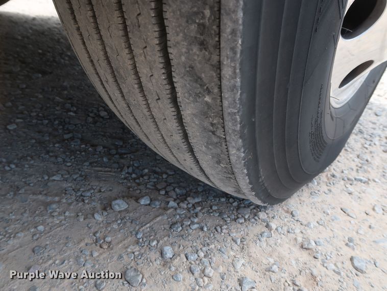 image for item HA9114 2017 Freightliner Cascadia 125  semi truck