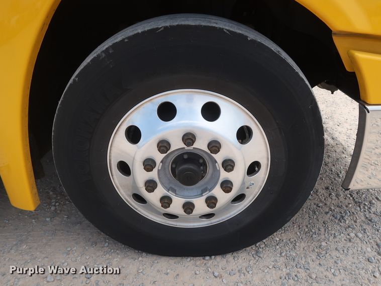 image for item HA9114 2017 Freightliner Cascadia 125  semi truck