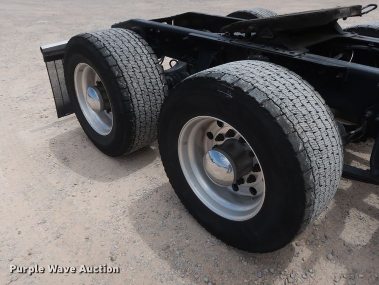 image for item HA9114 2017 Freightliner Cascadia 125  semi truck