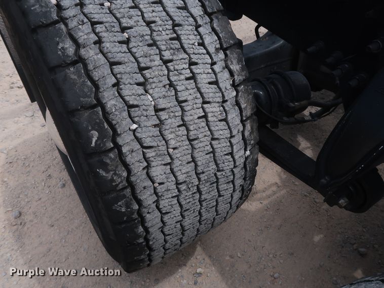 image for item HA9114 2017 Freightliner Cascadia 125  semi truck