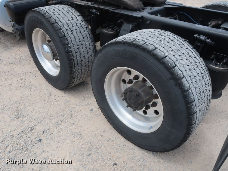 image for item HA9114 2017 Freightliner Cascadia 125  semi truck