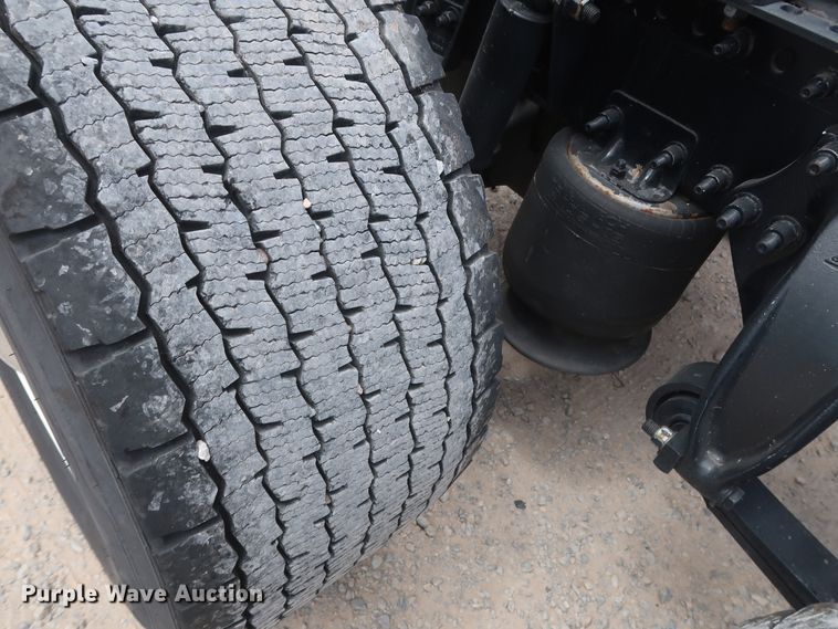 image for item HA9114 2017 Freightliner Cascadia 125  semi truck