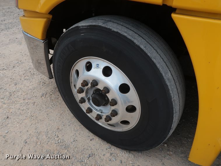 image for item HA9114 2017 Freightliner Cascadia 125  semi truck