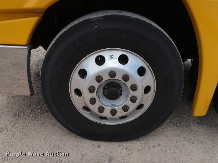 image for item HA9114 2017 Freightliner Cascadia 125  semi truck