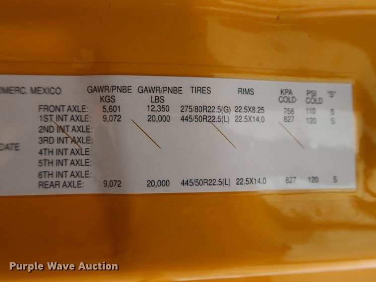 image for item HA9114 2017 Freightliner Cascadia 125  semi truck