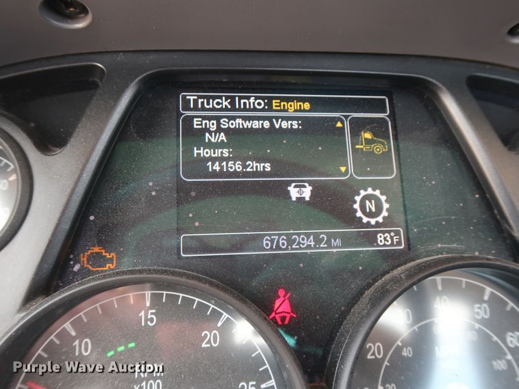 image for item HA9115 2017 Peterbilt 579  semi truck