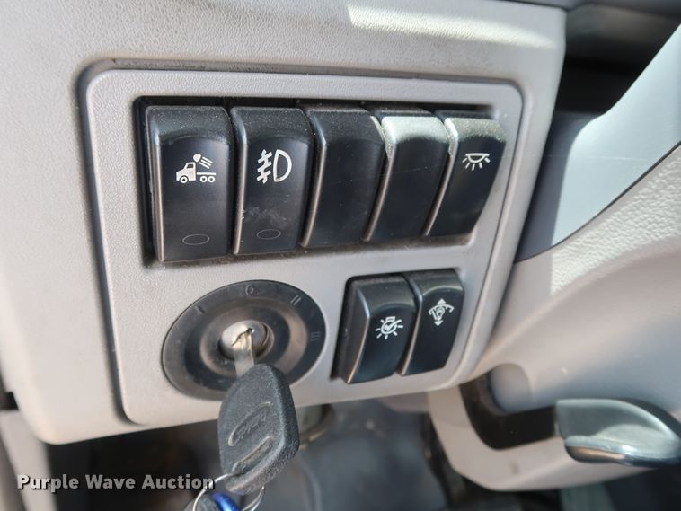 image for item HA9115 2017 Peterbilt 579  semi truck