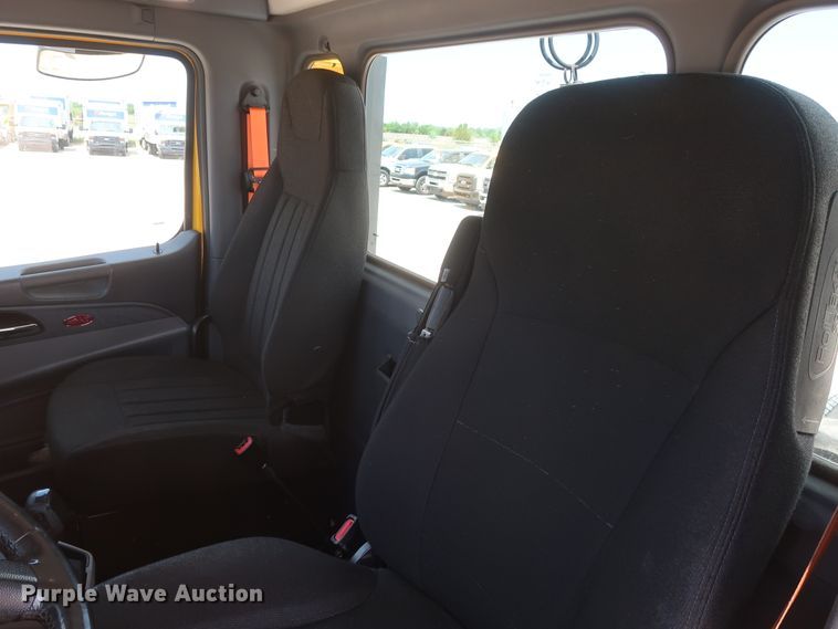 image for item HA9115 2017 Peterbilt 579  semi truck