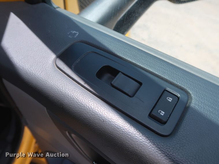 image for item HA9115 2017 Peterbilt 579  semi truck