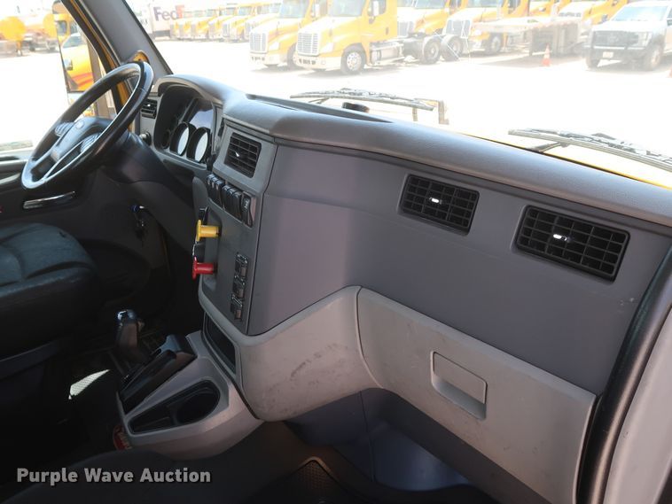 image for item HA9115 2017 Peterbilt 579  semi truck