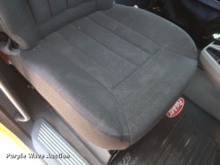 image for item HA9115 2017 Peterbilt 579  semi truck