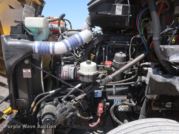 image for item HA9115 2017 Peterbilt 579  semi truck