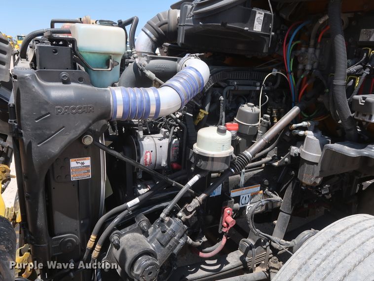 image for item HA9115 2017 Peterbilt 579  semi truck