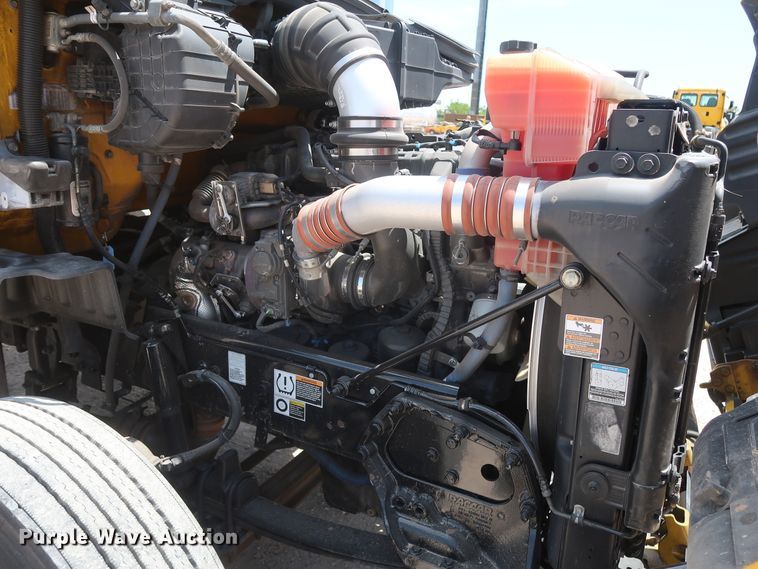 image for item HA9115 2017 Peterbilt 579  semi truck