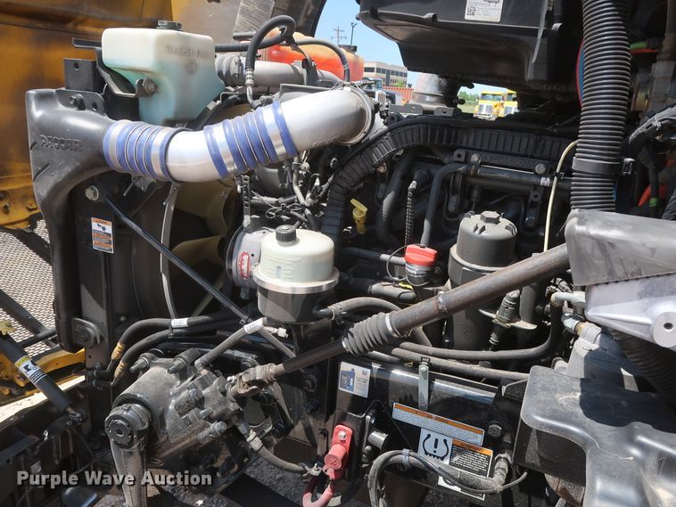 image for item HA9115 2017 Peterbilt 579  semi truck