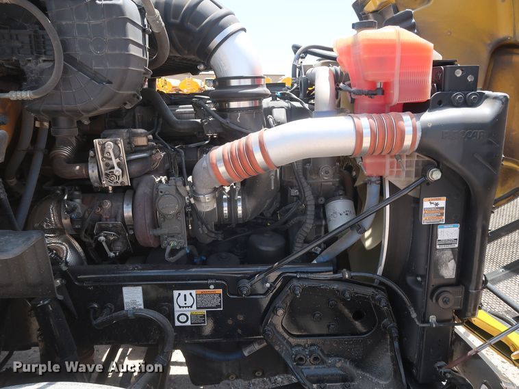 image for item HA9115 2017 Peterbilt 579  semi truck