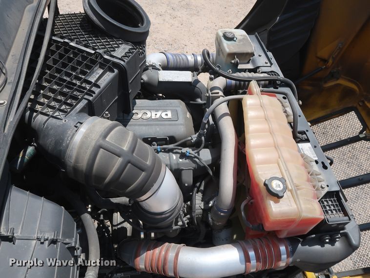 image for item HA9115 2017 Peterbilt 579  semi truck