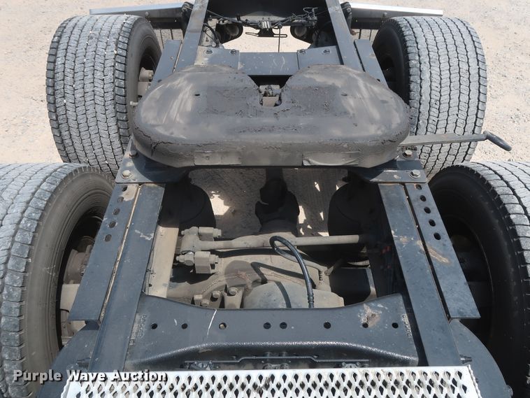 image for item HA9115 2017 Peterbilt 579  semi truck