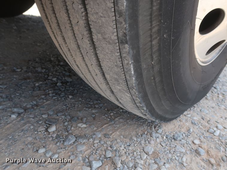 image for item HA9115 2017 Peterbilt 579  semi truck