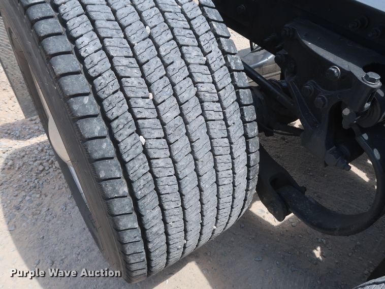 image for item HA9115 2017 Peterbilt 579  semi truck