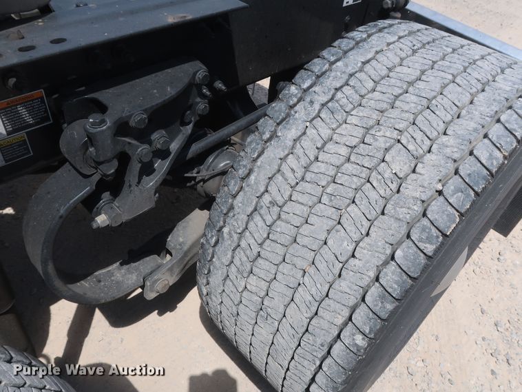 image for item HA9115 2017 Peterbilt 579  semi truck