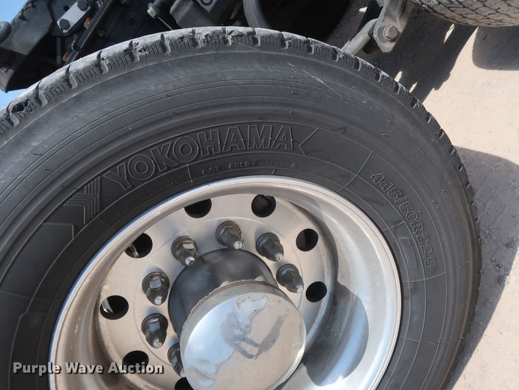 image for item HA9115 2017 Peterbilt 579  semi truck