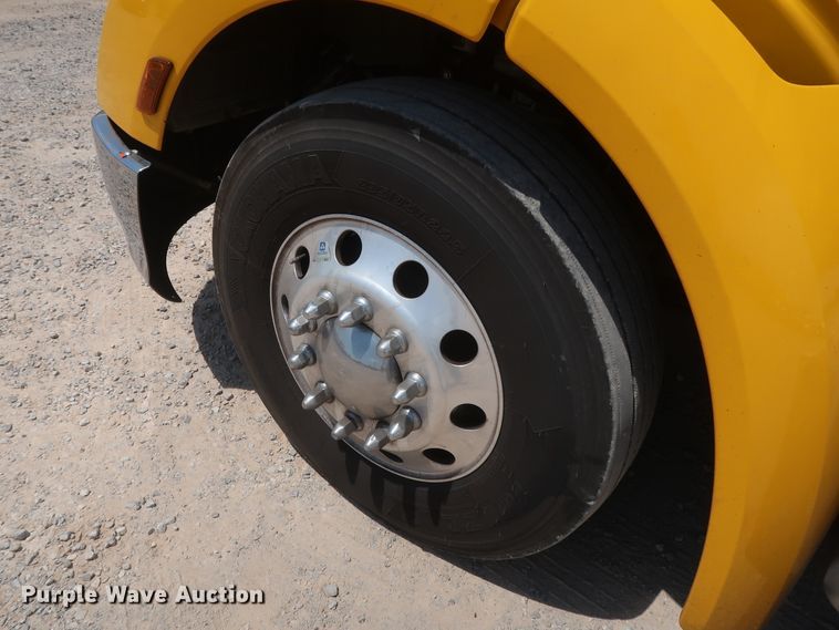 image for item HA9115 2017 Peterbilt 579  semi truck