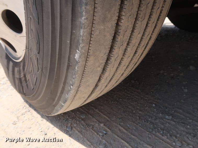 image for item HA9115 2017 Peterbilt 579  semi truck