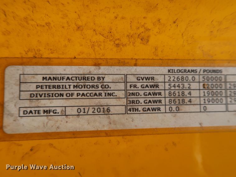 image for item HA9115 2017 Peterbilt 579  semi truck