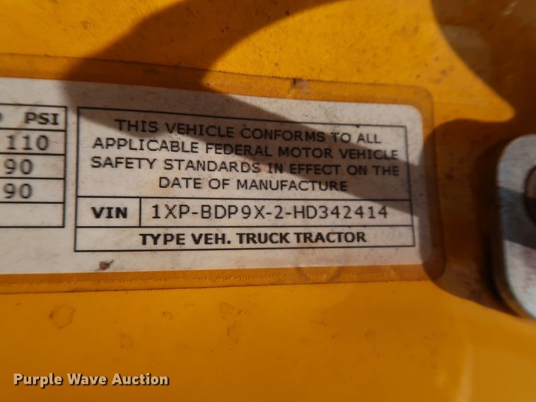 image for item HA9115 2017 Peterbilt 579  semi truck