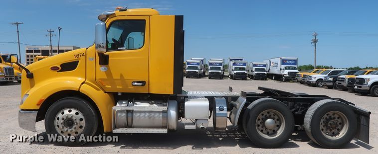 image for item HA9116 2016 Peterbilt 579  semi truck