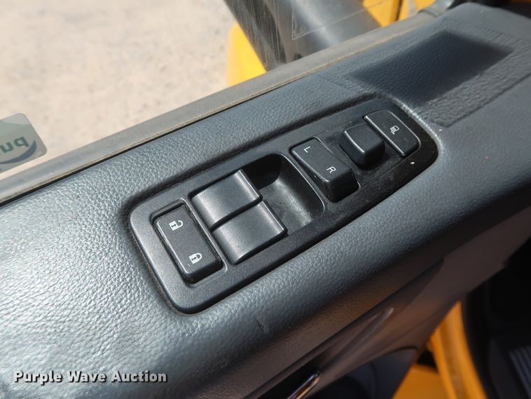 image for item HA9116 2016 Peterbilt 579  semi truck