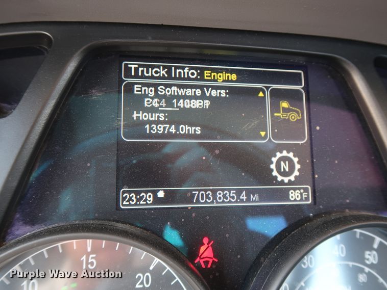 image for item HA9116 2016 Peterbilt 579  semi truck