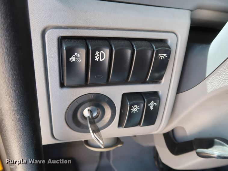 image for item HA9116 2016 Peterbilt 579  semi truck