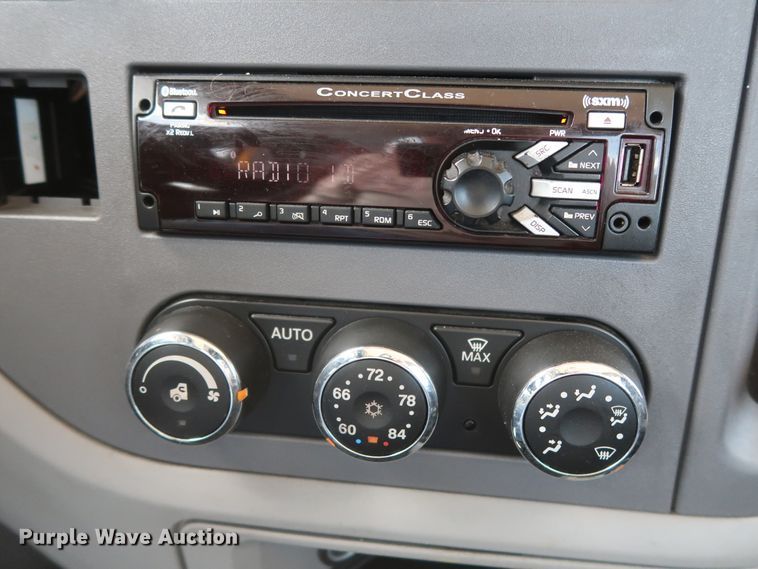 image for item HA9116 2016 Peterbilt 579  semi truck