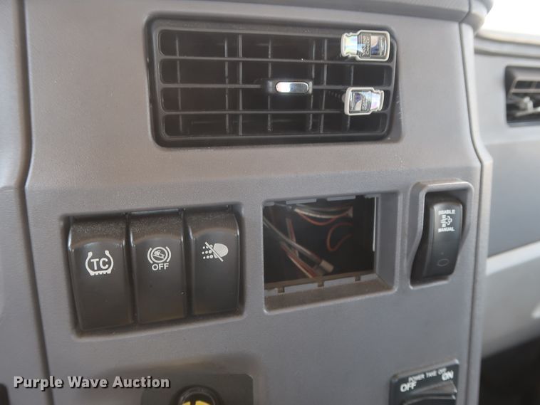 image for item HA9116 2016 Peterbilt 579  semi truck