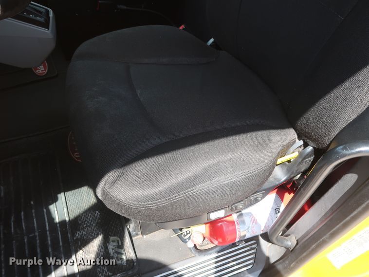 image for item HA9116 2016 Peterbilt 579  semi truck