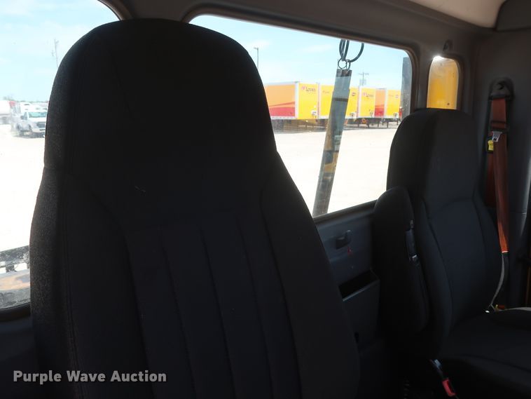 image for item HA9116 2016 Peterbilt 579  semi truck