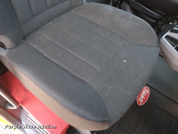 image for item HA9116 2016 Peterbilt 579  semi truck