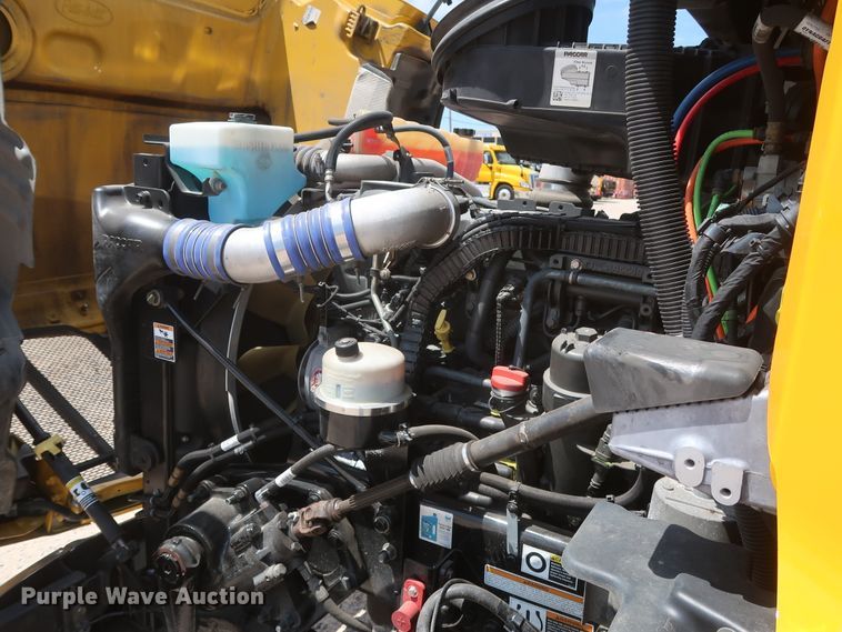 image for item HA9116 2016 Peterbilt 579  semi truck