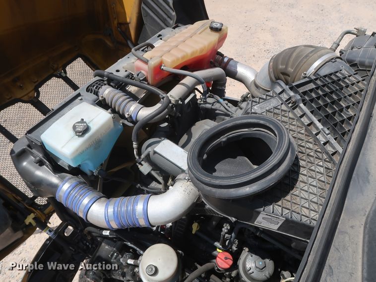 image for item HA9116 2016 Peterbilt 579  semi truck