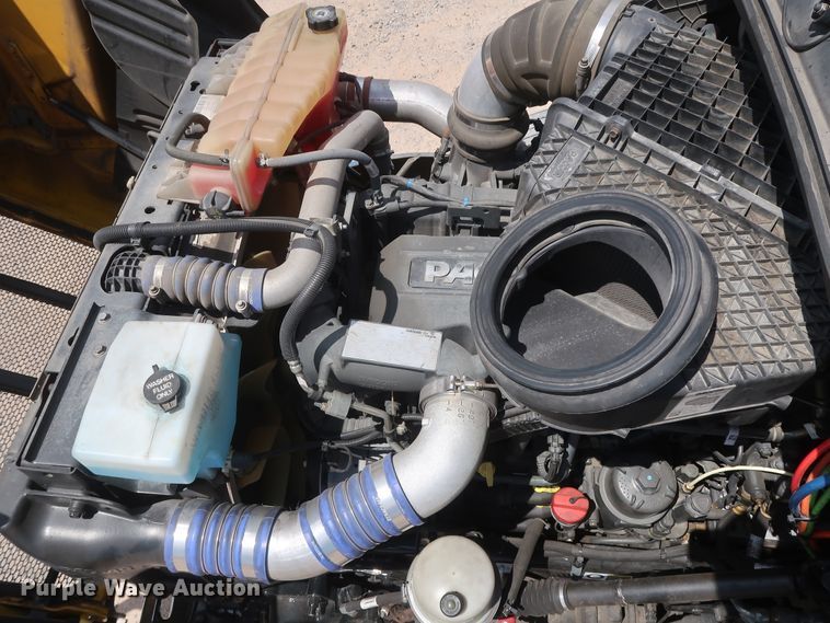 image for item HA9116 2016 Peterbilt 579  semi truck