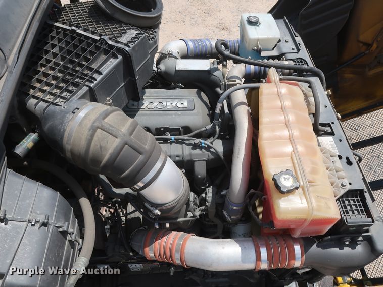 image for item HA9116 2016 Peterbilt 579  semi truck