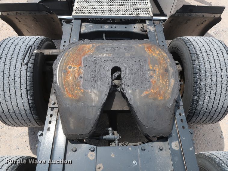 image for item HA9116 2016 Peterbilt 579  semi truck