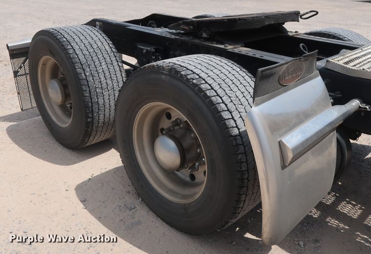 image for item HA9116 2016 Peterbilt 579  semi truck