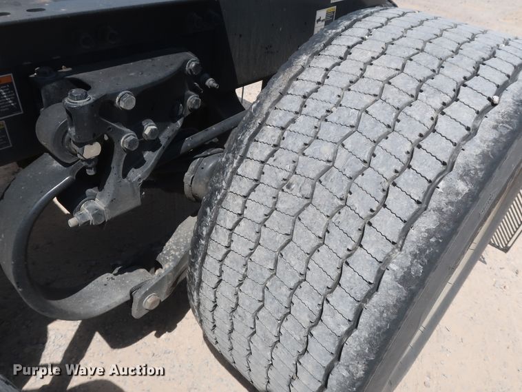 image for item HA9116 2016 Peterbilt 579  semi truck