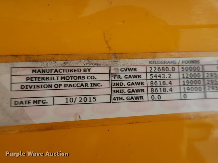 image for item HA9116 2016 Peterbilt 579  semi truck