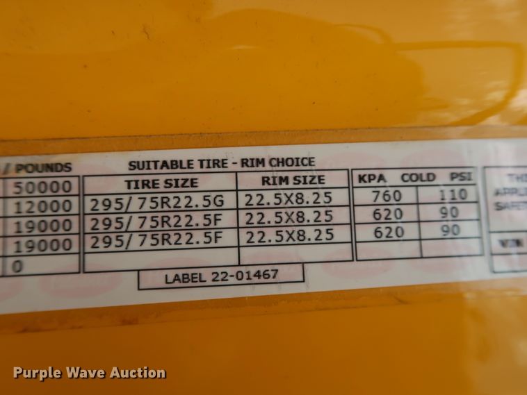 image for item HA9116 2016 Peterbilt 579  semi truck